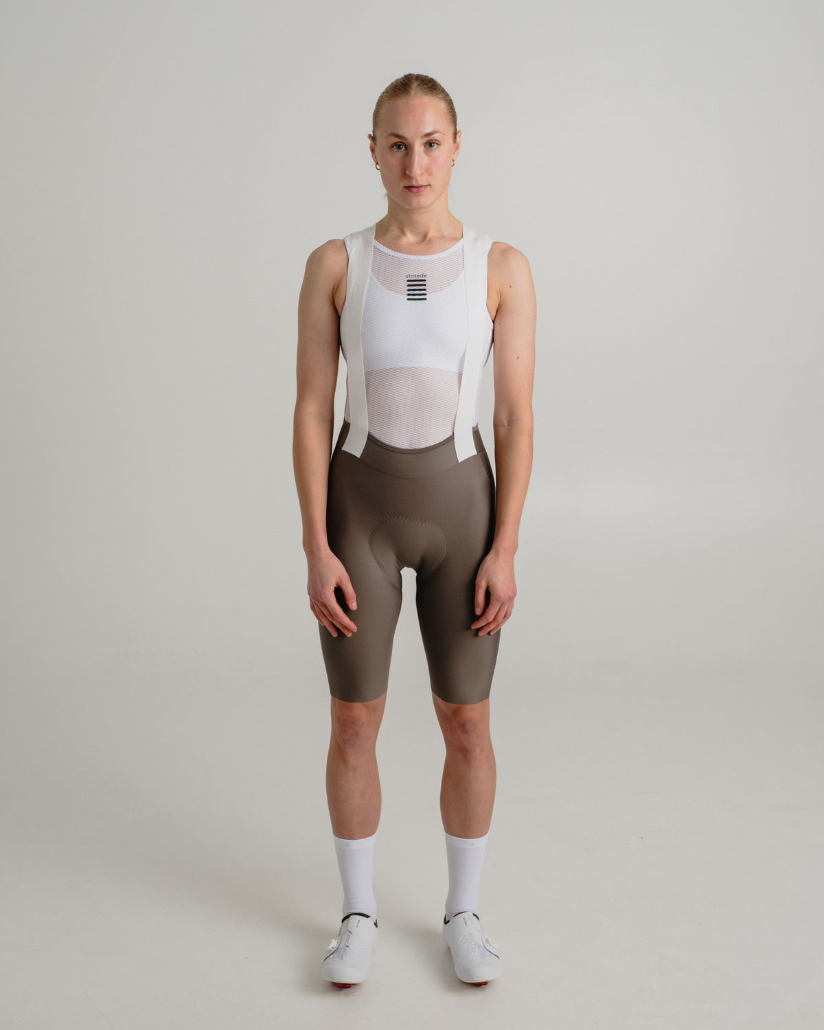 #farbe_tarmac | nahtlose Aero Bib Shorts für Damen in grau