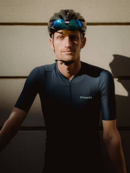 straede Ambassador mit Radbekleidung im Portrait