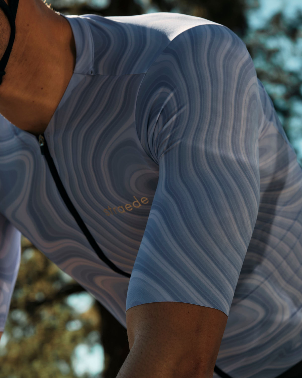 Aerlig Jersey Men in topographischem Design Kurzarm lila