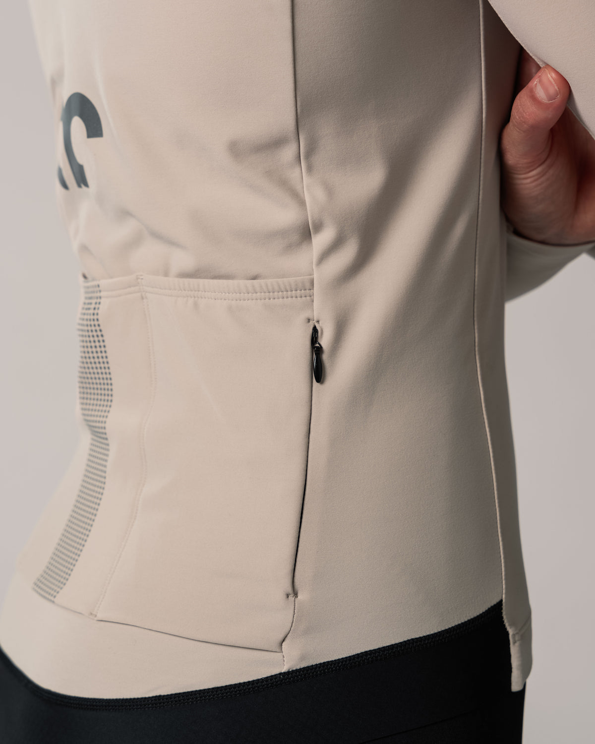 Langarmtrikot Aerlig Thermal Longsleeve Women greige Nahaufnahme Taschen an der Rückseite