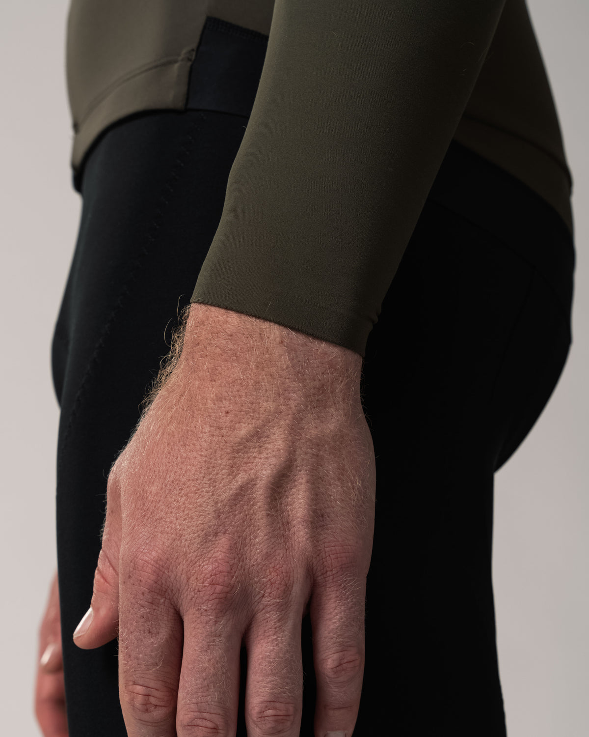 Langarmtrikot Aerlig Thermal Longsleeve Men dunkelgrün Nahaufnahme Ärmel