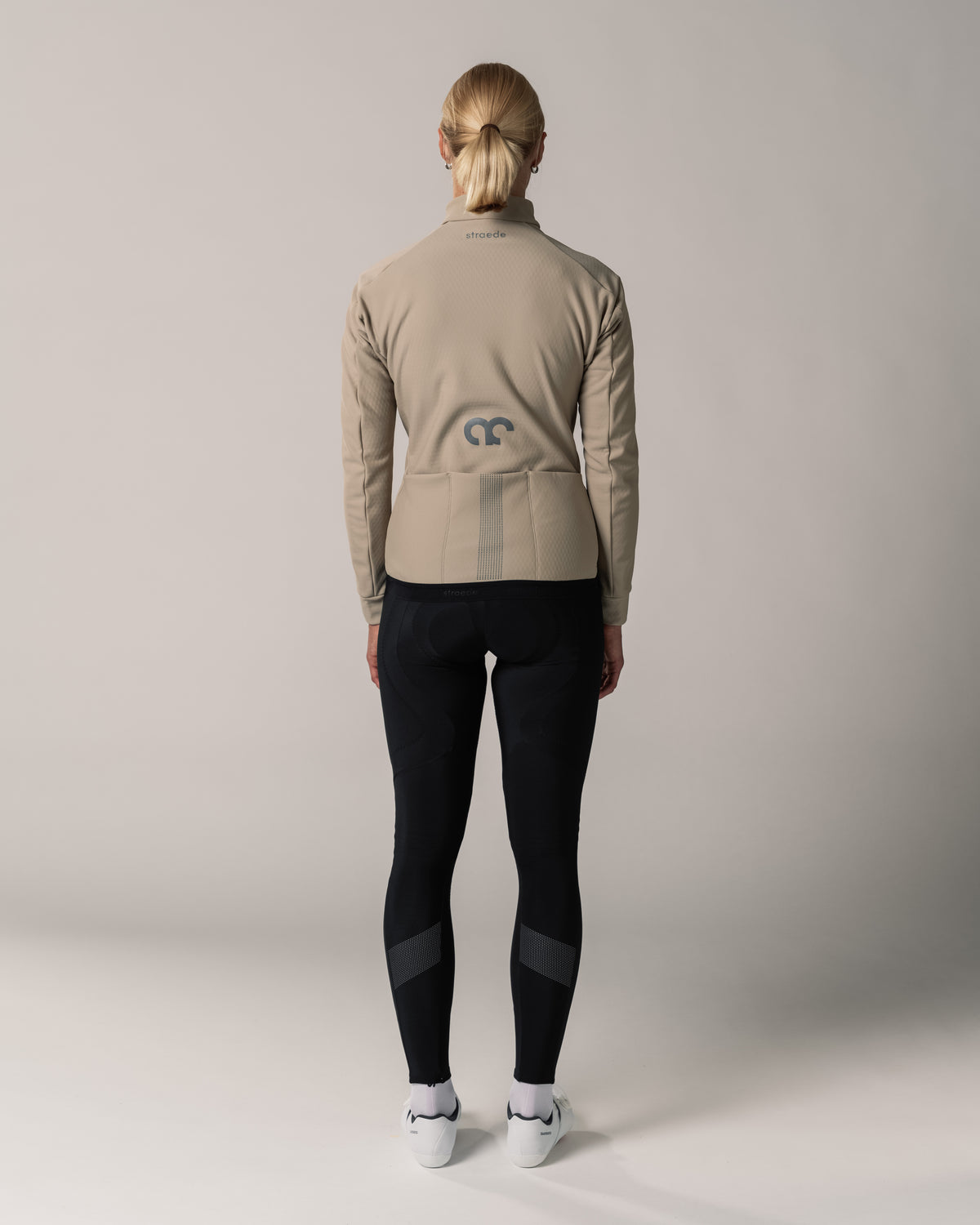 wetterbeständige Aerlig Winterjacke Damen in sand Rückseite