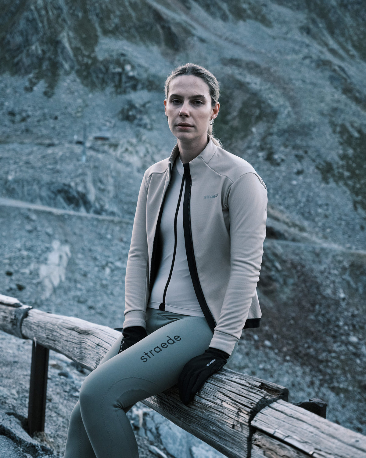 wetterbeständige Aerlig Winterjacke Damen in sand