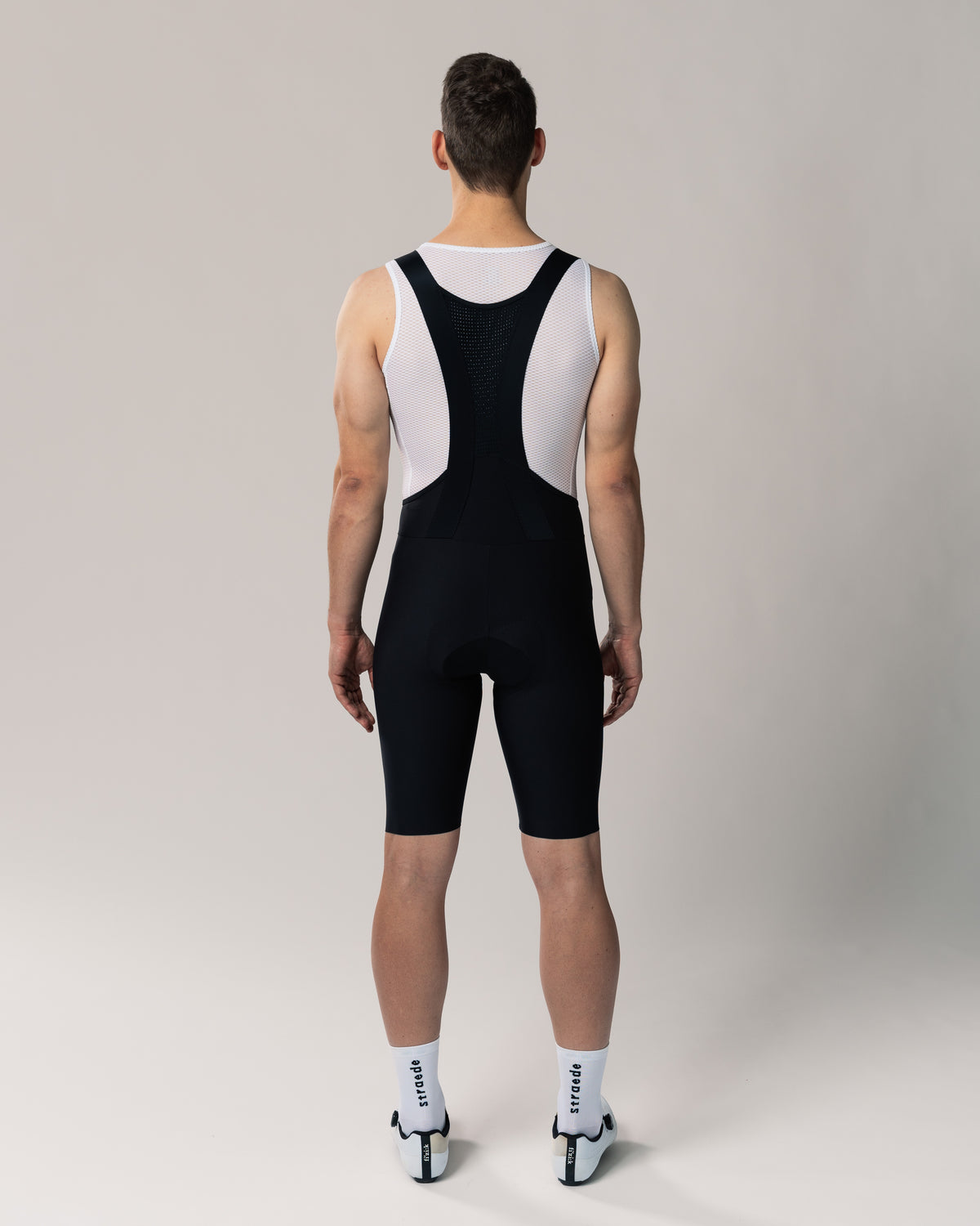 nahtlose Aero Bib Shorts für Herren in schwarz Rückseite mit elastischen Trägern