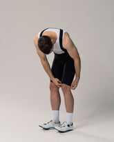 #farbe_black | nahtlose Aero Bib Shorts für Herren in schwarz