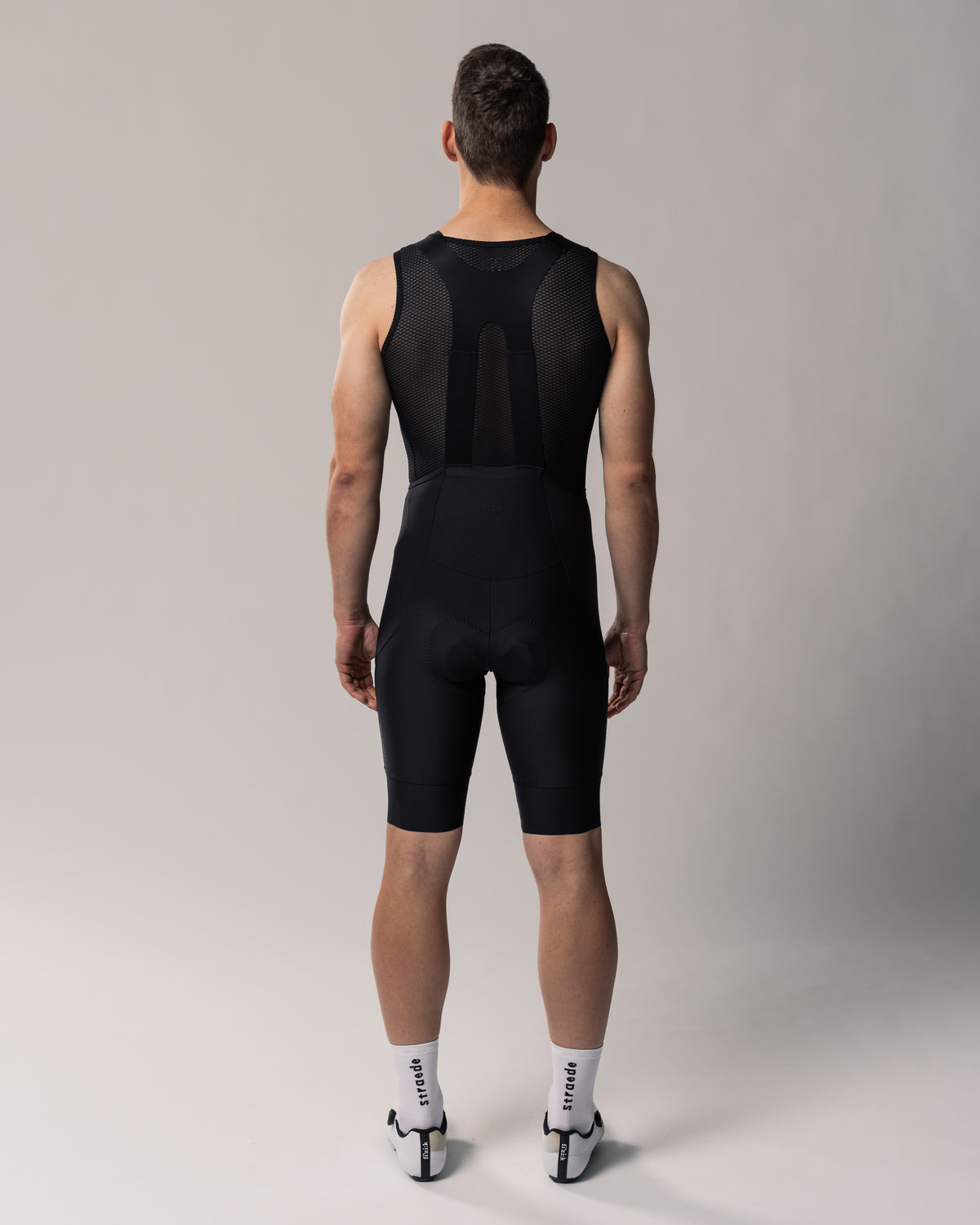 Cargo Bib Shorts Men in schwarz Rückseite