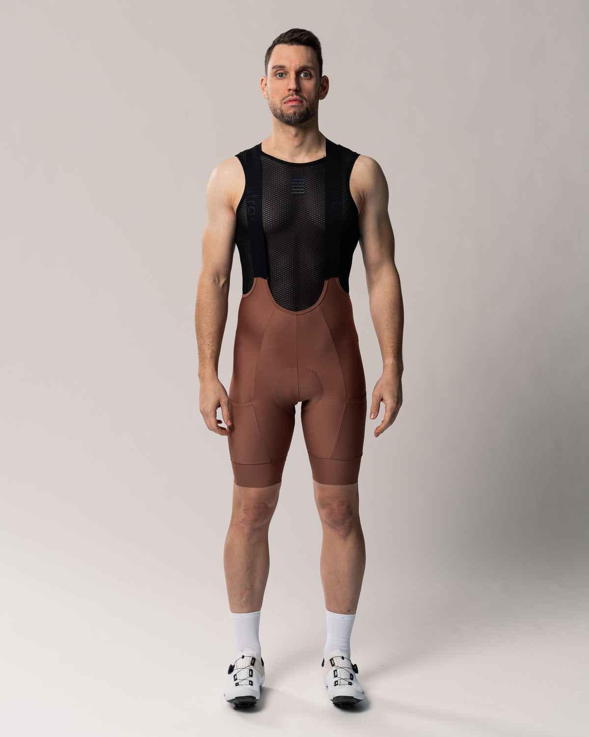 Cargo Bib Shorts Men in braun