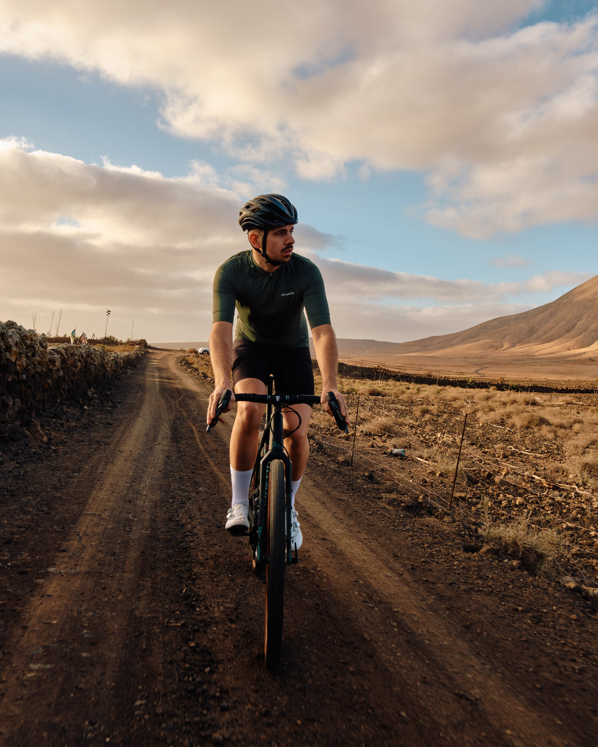Allround - Fahrradtrikot Kaern Jersey Men 2024 Kurzarm grün im Einsatz