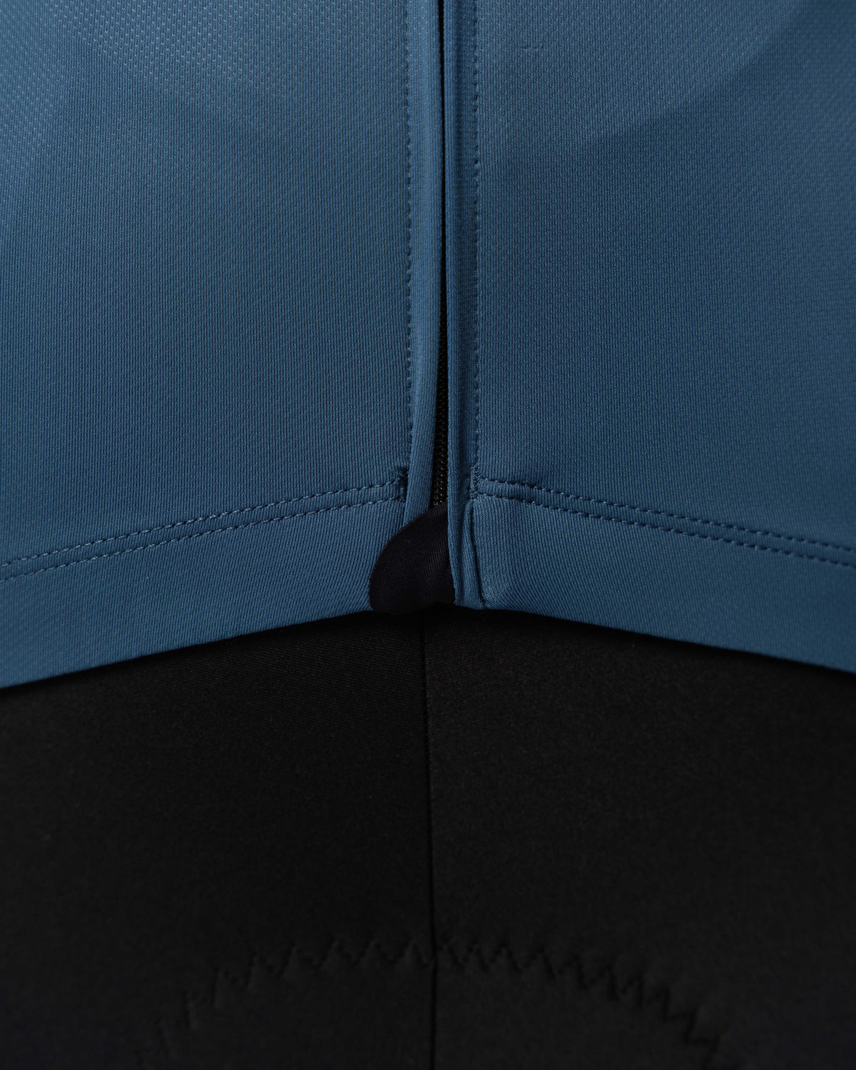 Allround - Fahrradtrikot Kaern Jersey Men 2024 Kurzarm blau Nahaufnahme Reißverschluss