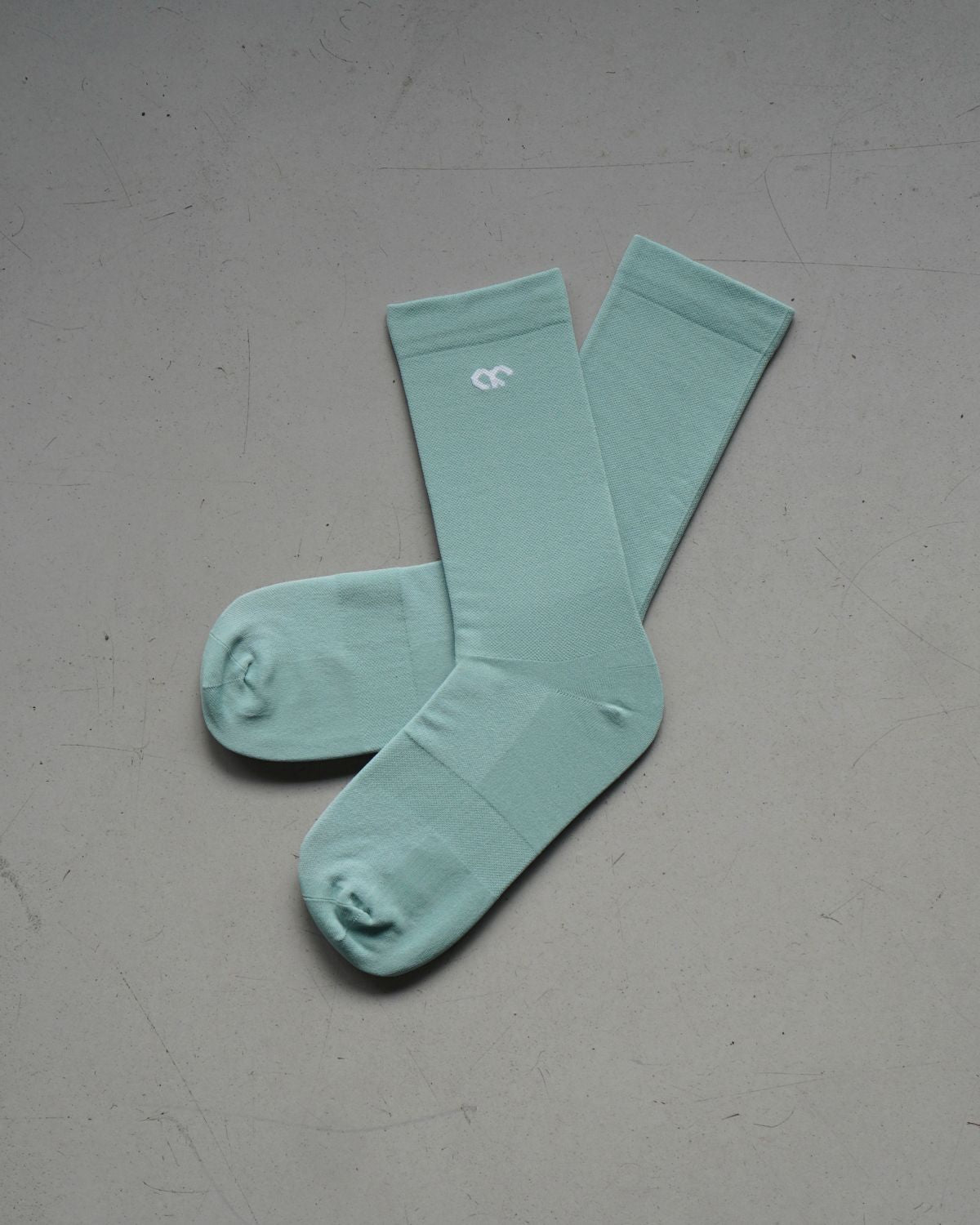 hochgeschnittene Radsocken mit Kompression & Straede Logo in grün