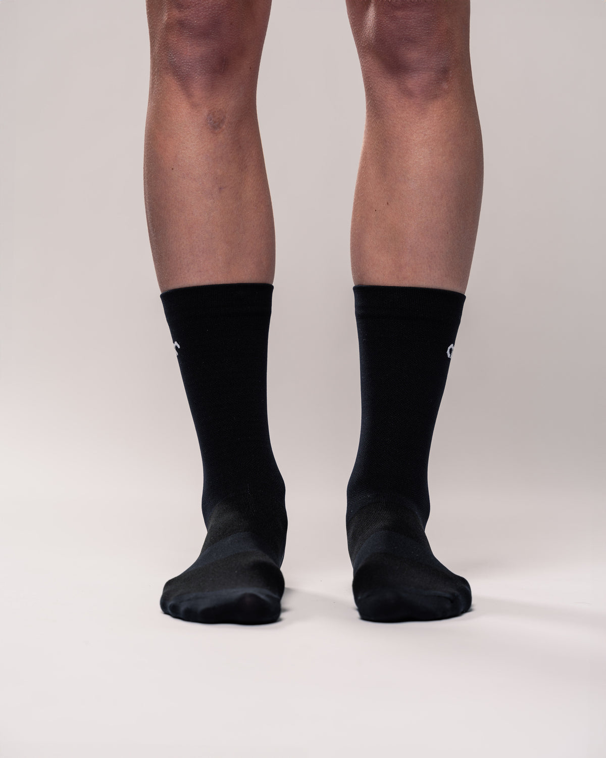 hochgeschnittene Radsocken mit Kompression & Straede Logo in schwarz