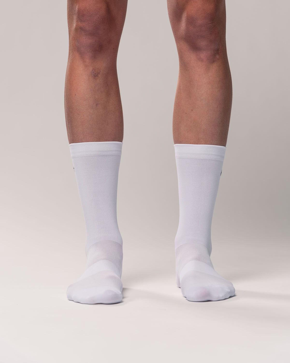 hochgeschnittene Radsocken mit Kompression & Straede Logo in weiß