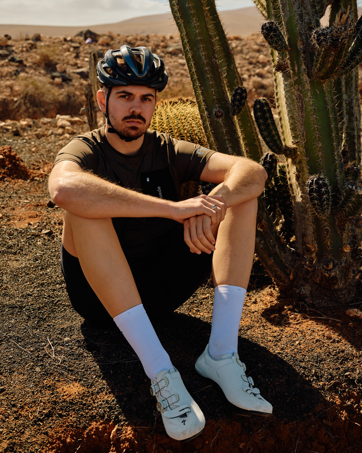 hochgeschnittene Radsocken mit Kompression & Straede Logo in weiß