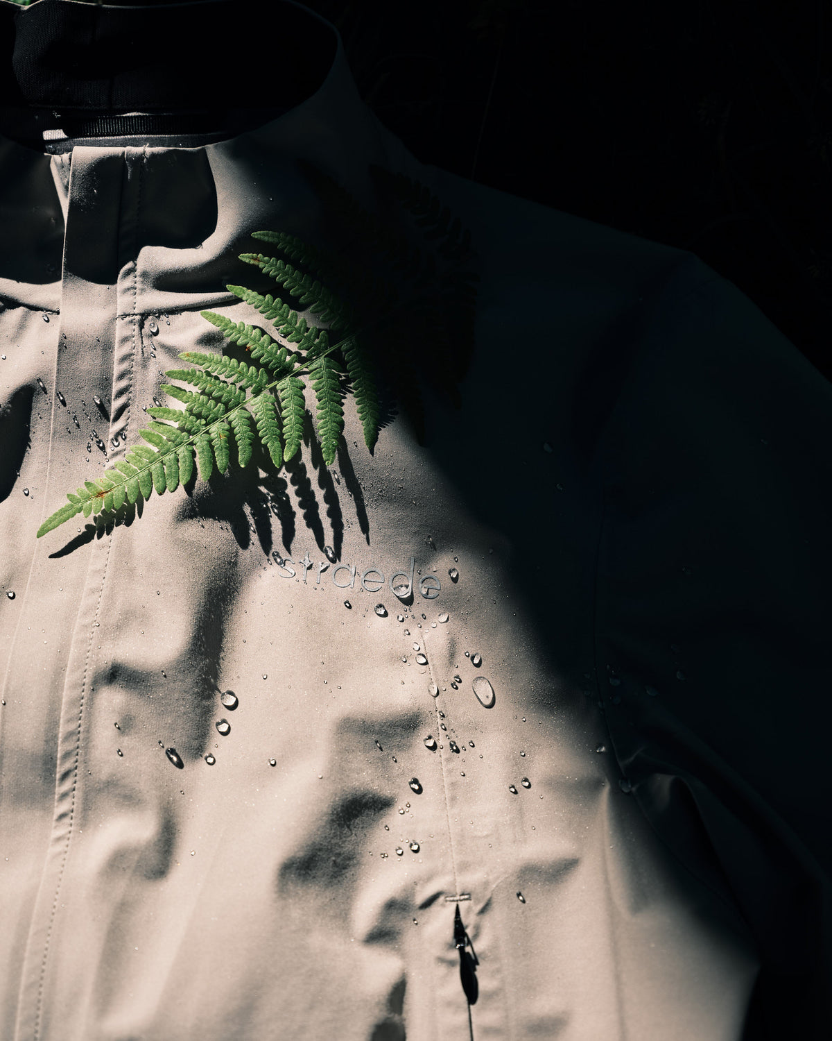 winddichte Regenjacke für Herren in hellgrau