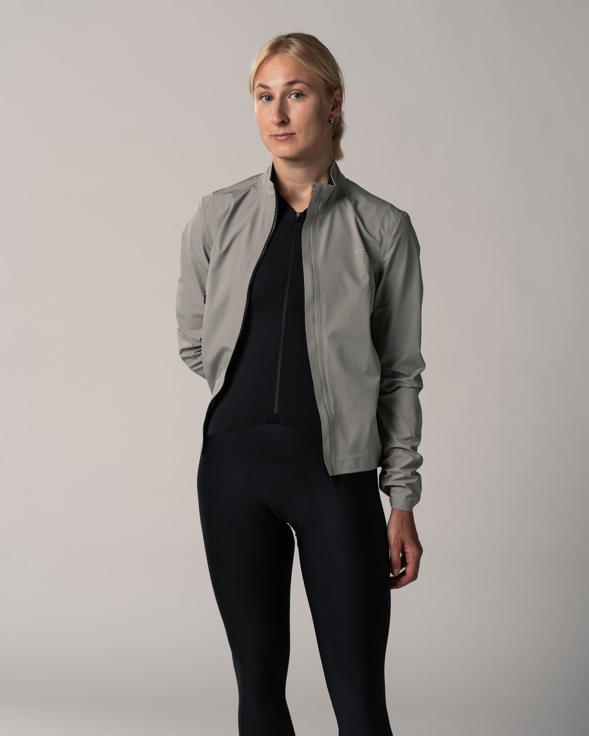 windabweisende Regenjacke für Damen in hellgrau