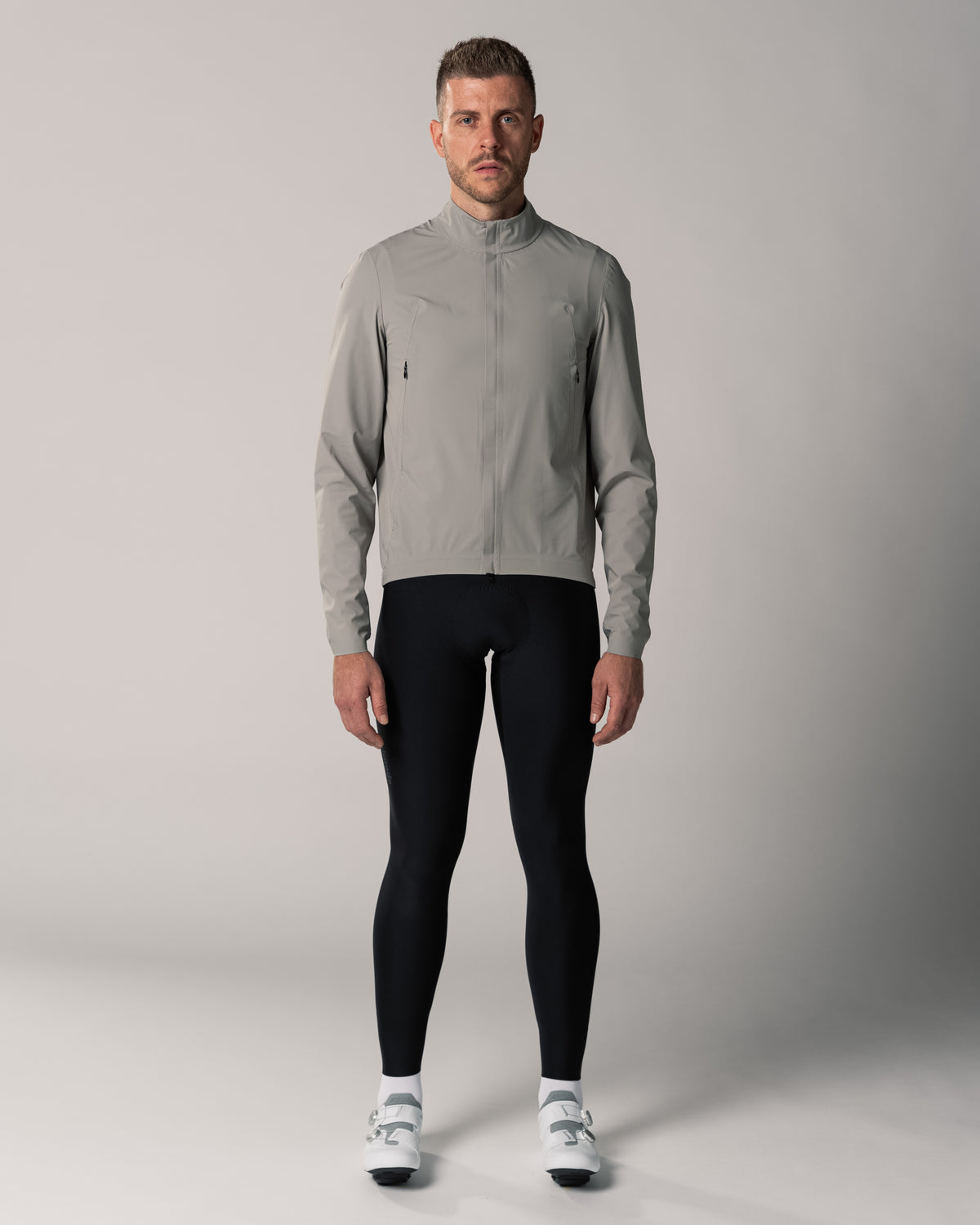 #farbe_cloud white | winddichte Regenjacke für Herren in hellgrau