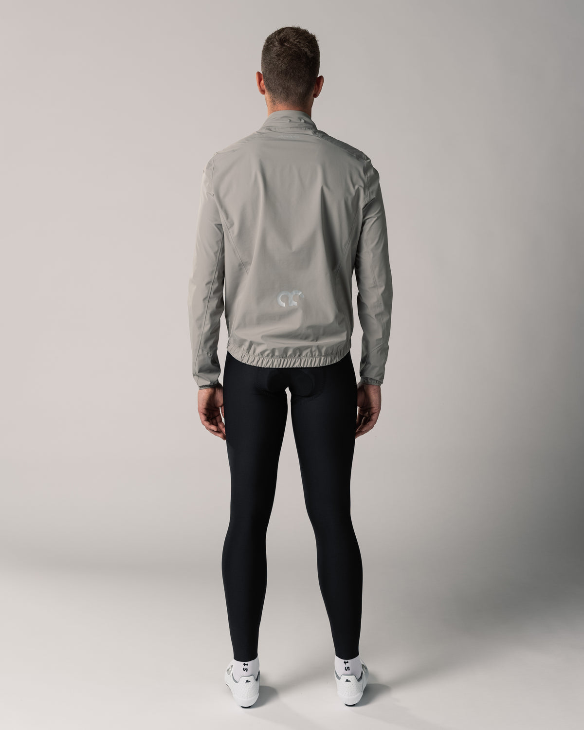 winddichte Regenjacke für Herren in hellgrau Rückseite