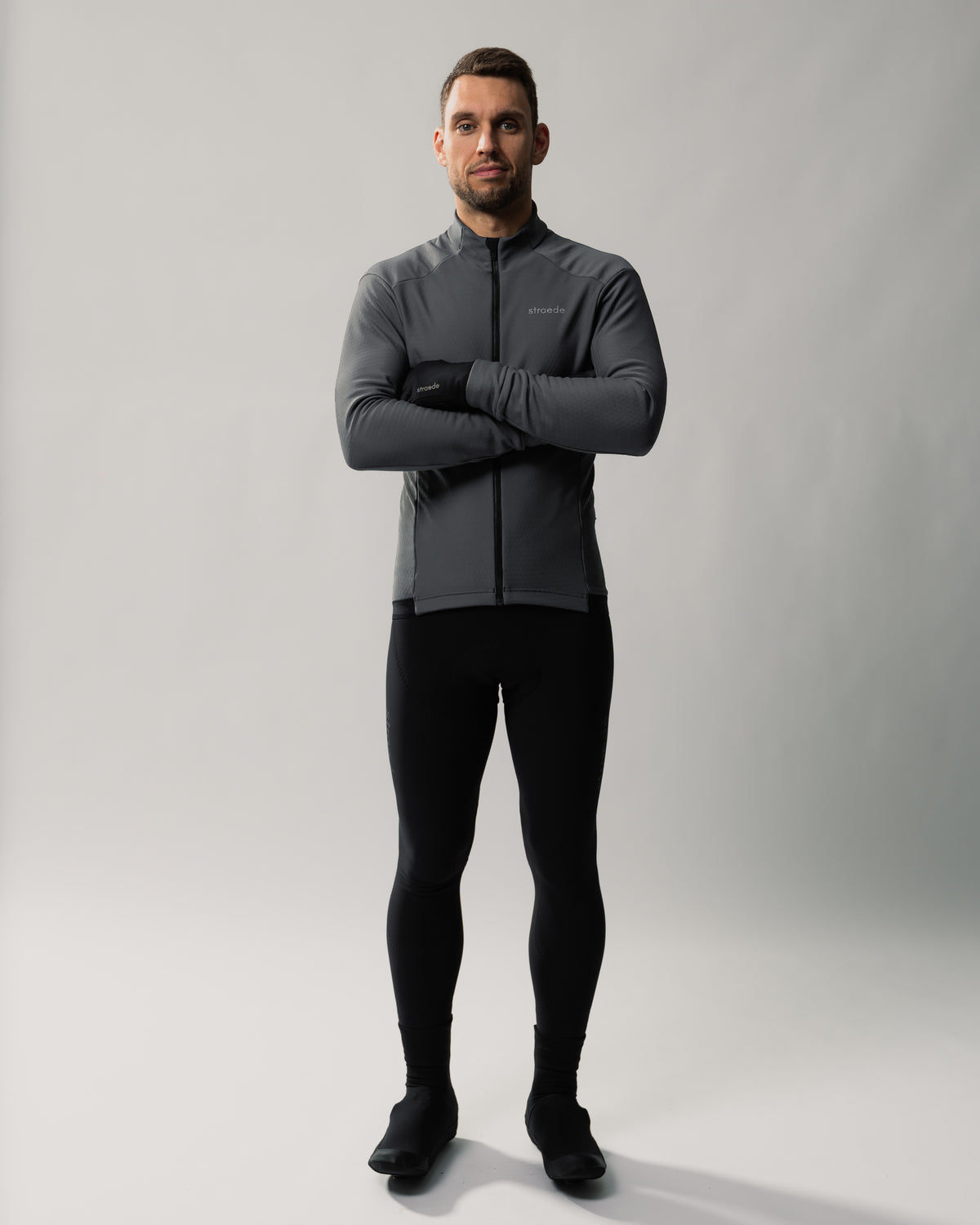 6 teiliges Aerlig Winter Bundle Men mit Aerlig Winterjacke, Winter Thermal Bib Tight, Baselayer aus Merino, Überschuhe, Socken & Handschuhe