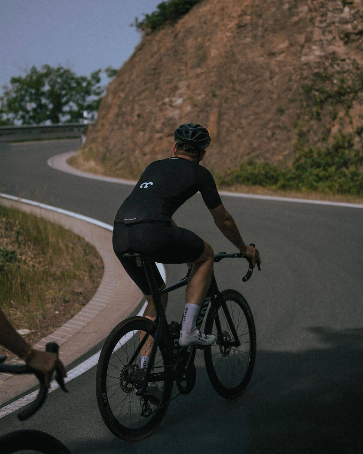 nahtlose Aero Bib Shorts für Herren in schwarz