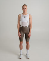#farbe_tarmac | nahtlose Aero Bib Shorts für Damen in grau | #label_174cm/62kg/S