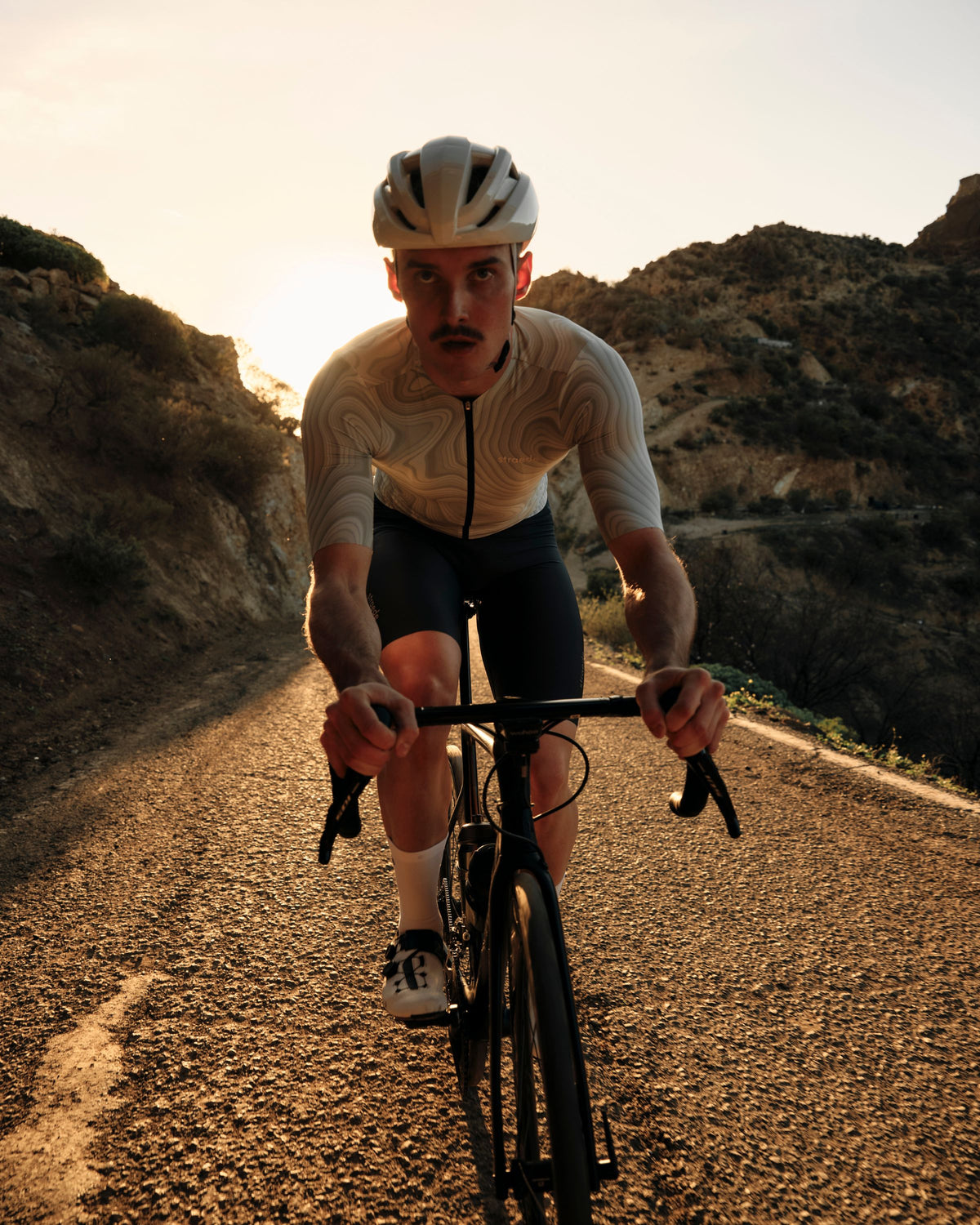 Aerlig Jersey Men in topographischem Design Kurzarm apfelgrün