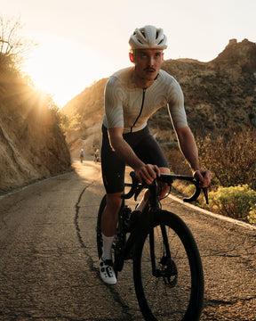 Aerlig Jersey Men in topographischem Design Kurzarm apfelgrün