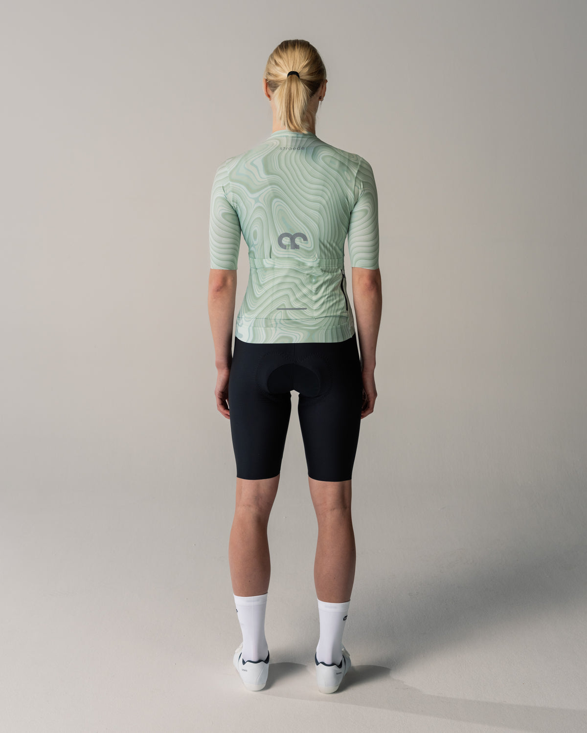 #farbe_apple | Aerlig Jersey Women in topographischem Design Kurzarm apfelgrün