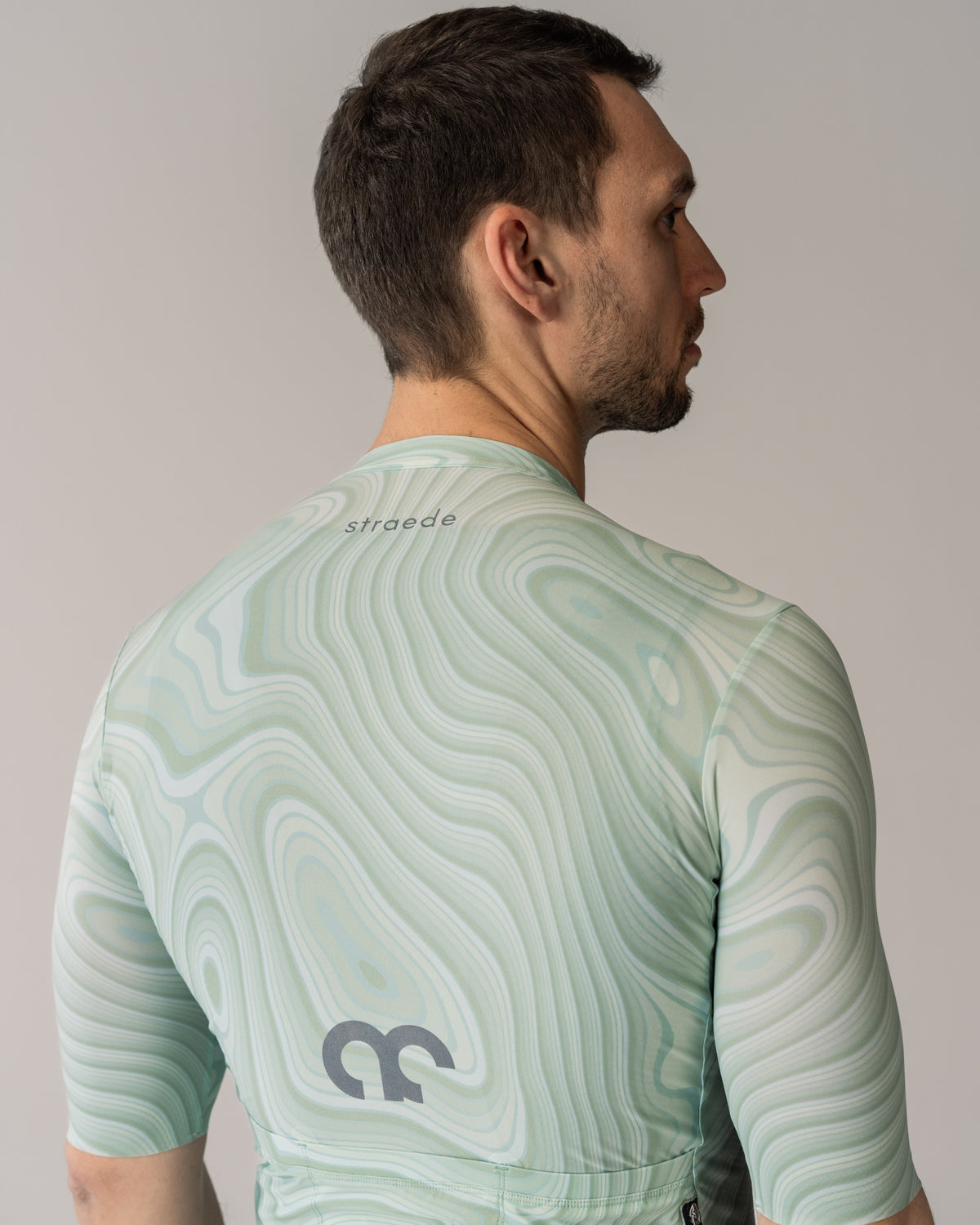 Aerlig Jersey Men in topographischem Design Kurzarm apfelgrün