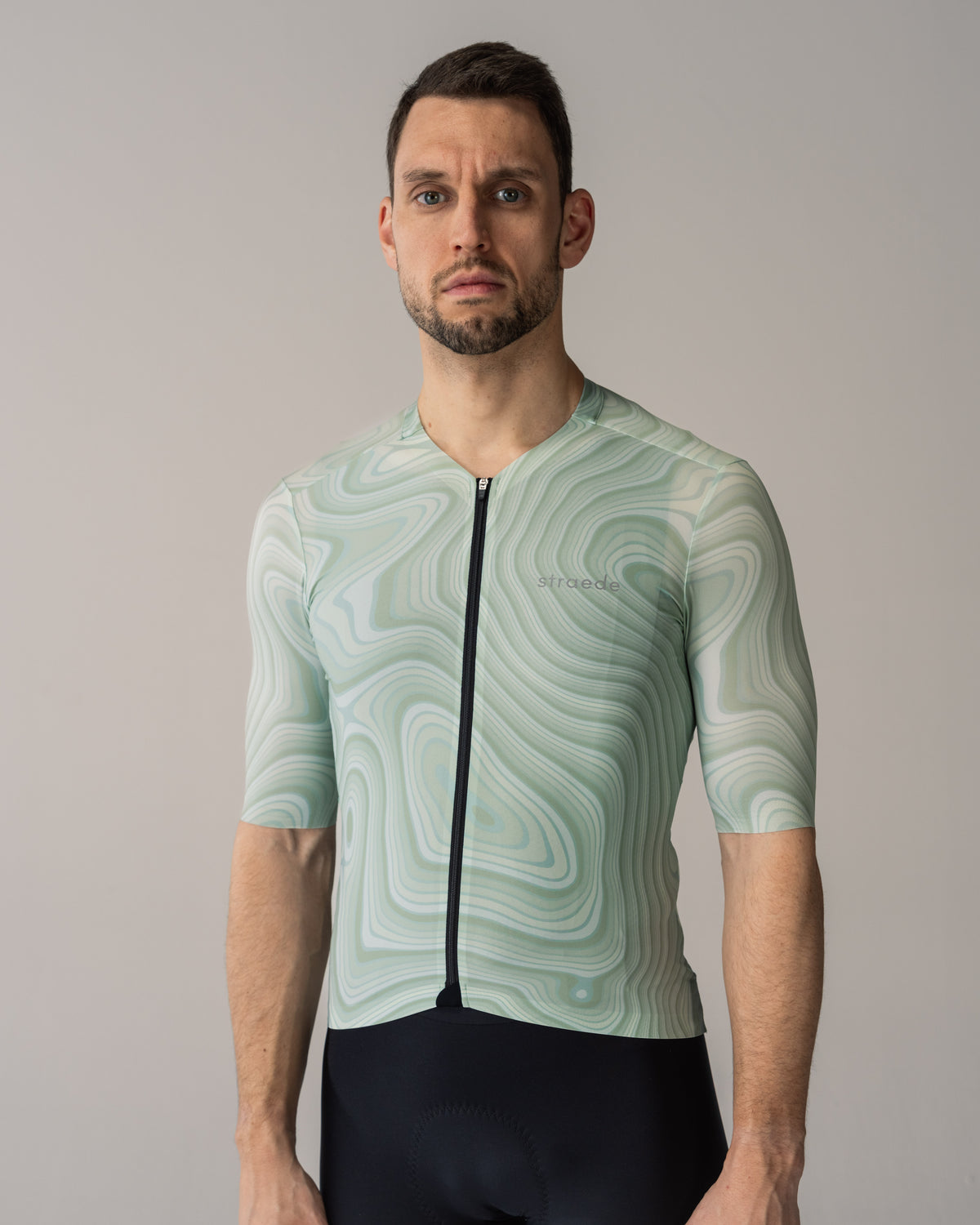 Aerlig Jersey Men in topographischem Design Kurzarm apfelgrün