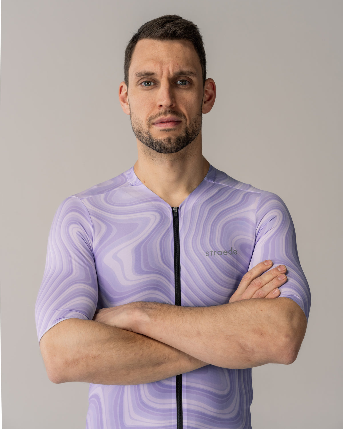 Aerlig Jersey Men in topographischem Design Kurzarm lila