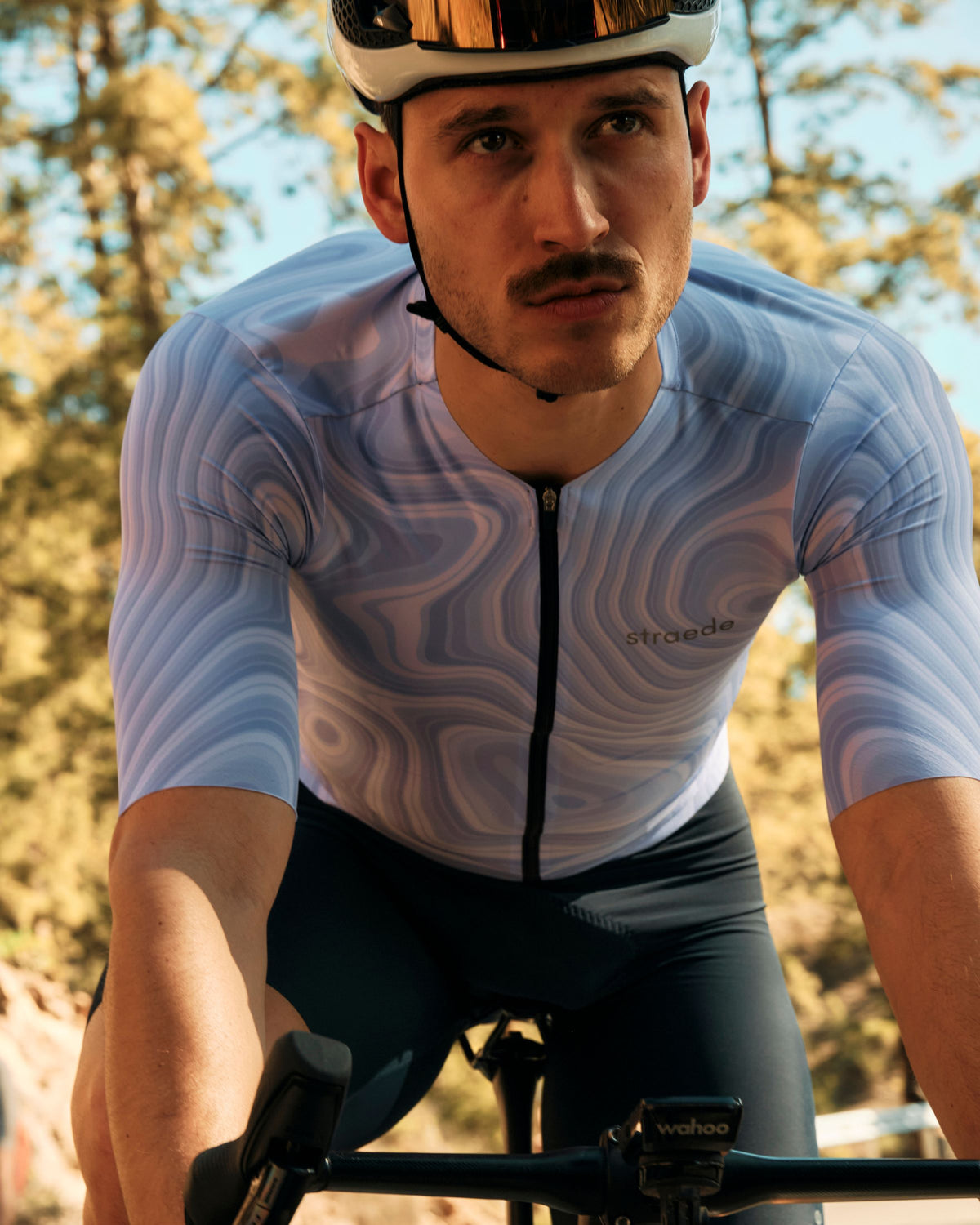 Aerlig Jersey Men in topographischem Design Kurzarm lila