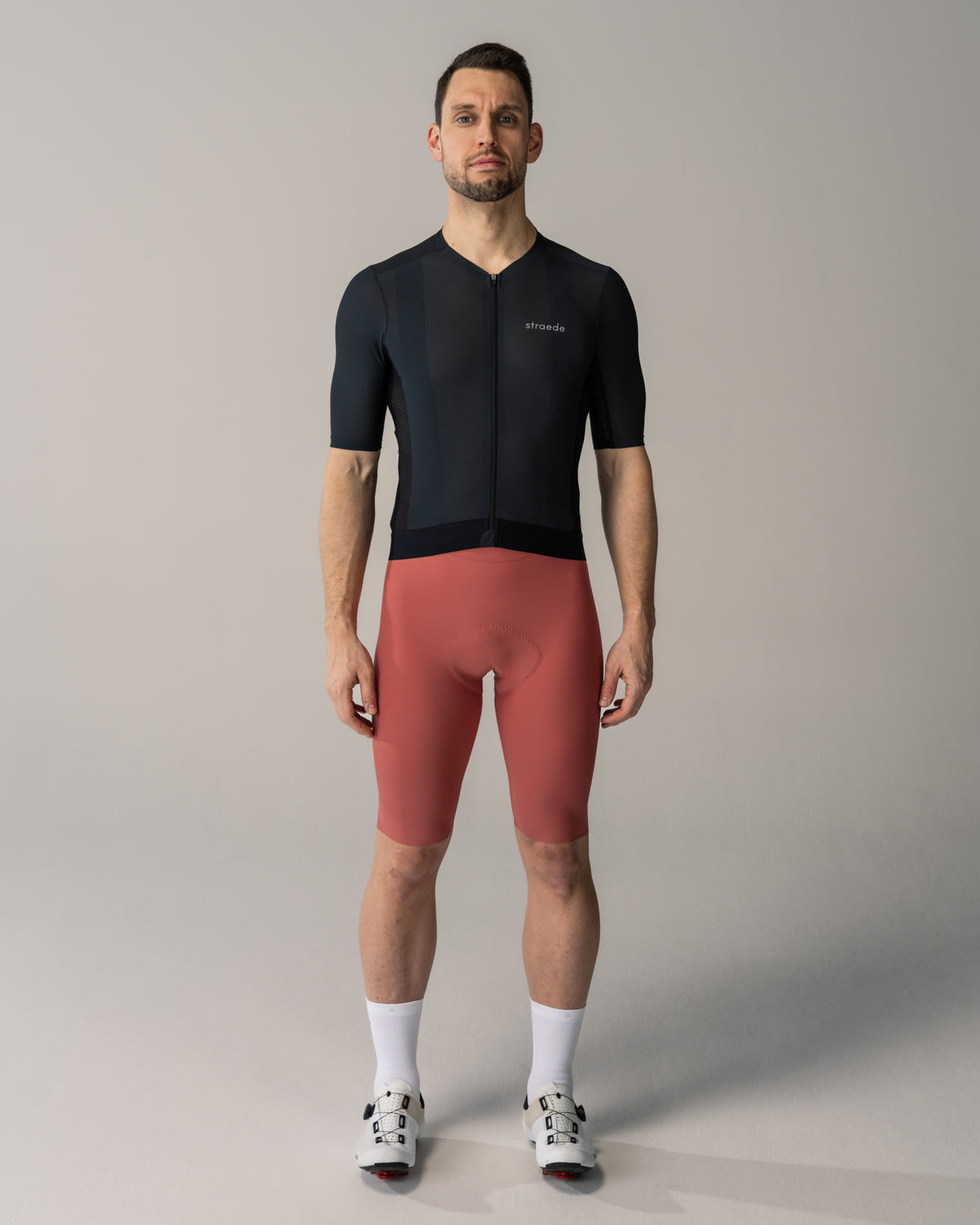 3 teiliges Aero Ultralight Bundle Men mit Aerlig Ultralight Jersey, Aero Endurance Bib Shorts & Pro Sokks