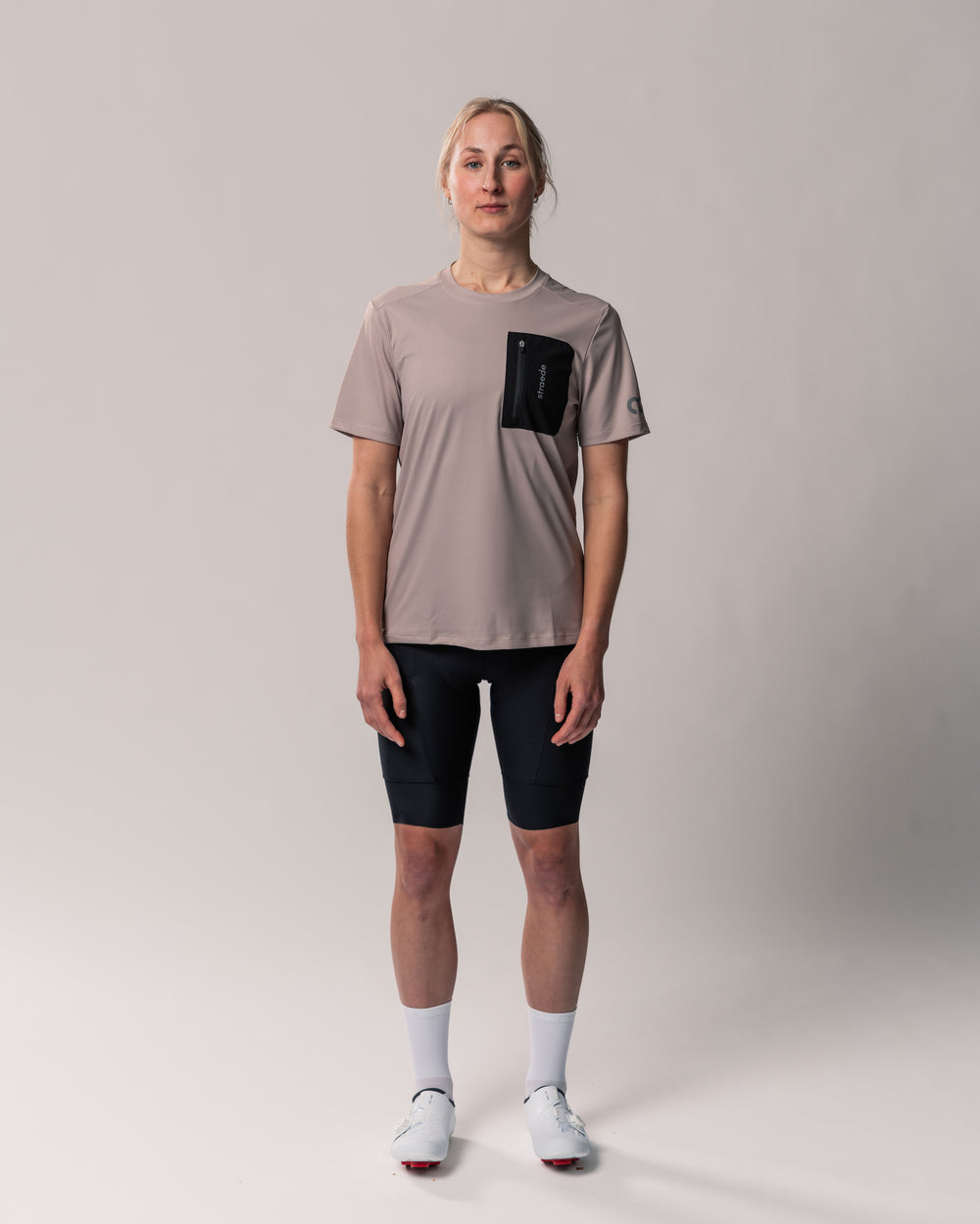 #farbe_dust | Aexplore Gravel Shirt Women mit Reißverschluss-Tasche auf der Brust in staubfarbend