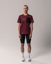 #farbe_merlot | Aexplore Gravel Shirt Women mit Reißverschluss-Tasche auf der Brust in bordeaux | #label_174cm/62kg/XS