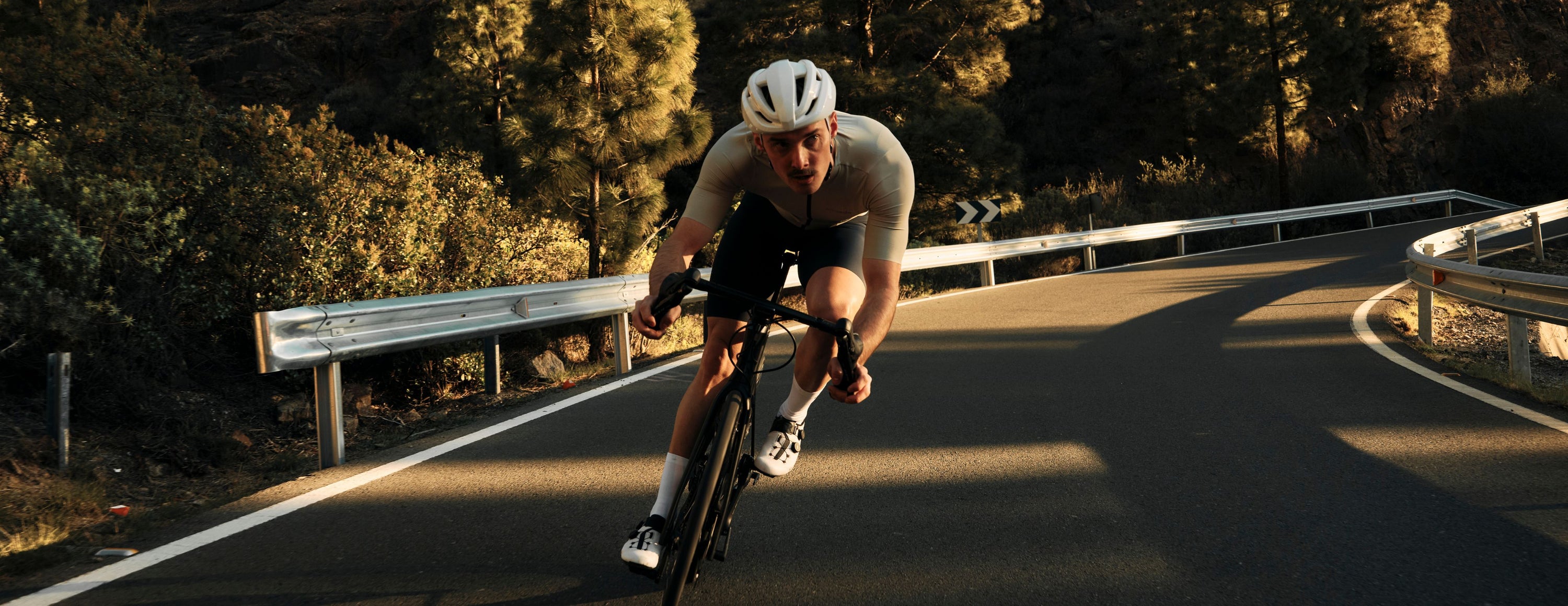 Minimalistische Radbekleidung für Rennrad und Gravel