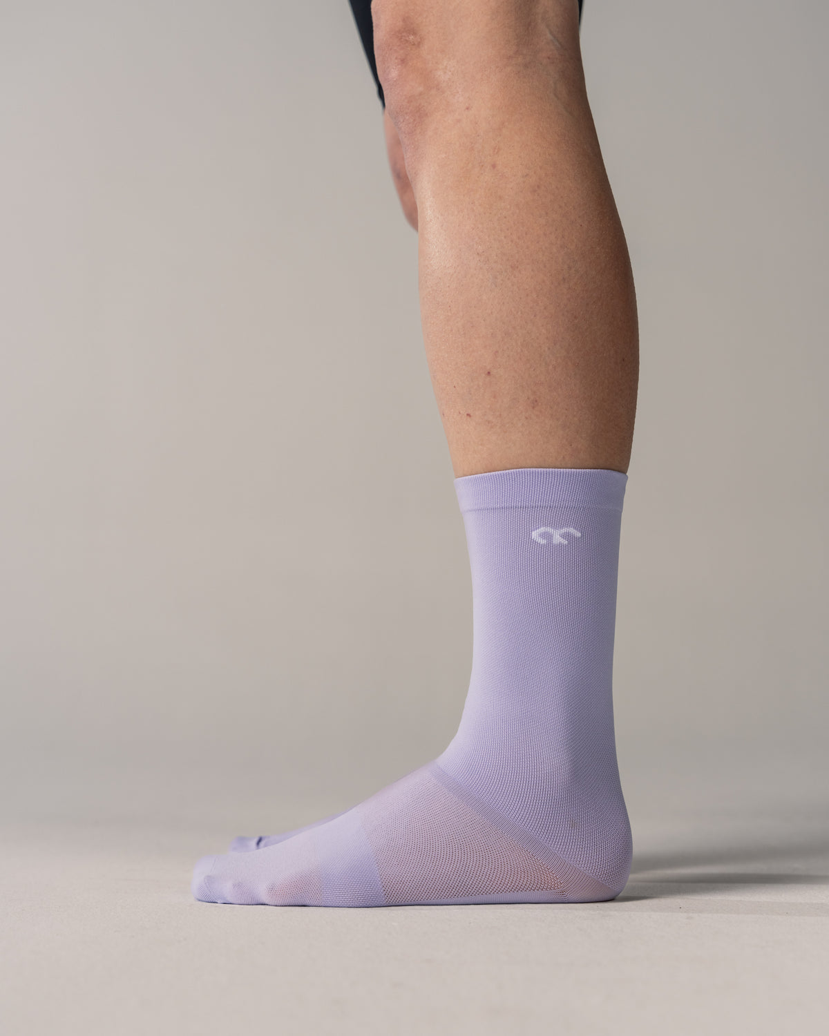 #farbe_lavender | hochgeschnittene Radsocken mit Kompression & Straede Logo in lavendel