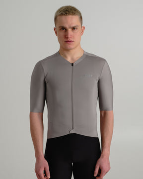 Rennradtrikot für Männer. Lasercut Ärmel. Reflektierendes Rennradtrikot