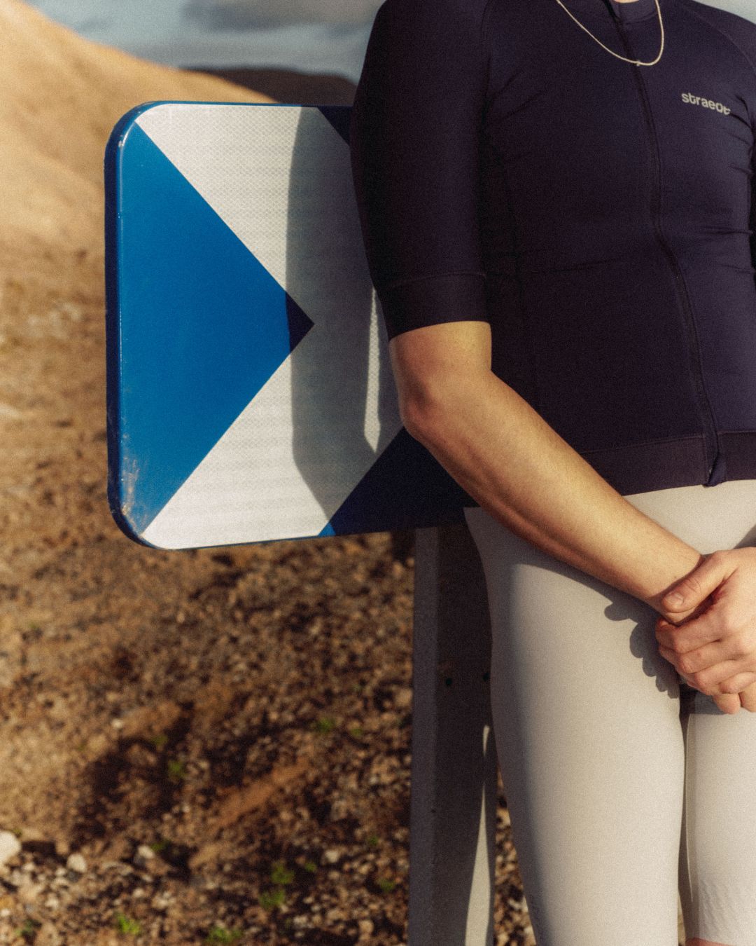 straede steht für minimalistische Radbekleidung, die höchste Funktionalität mit zeitlosem Style auf und neben dem Rad vereint.