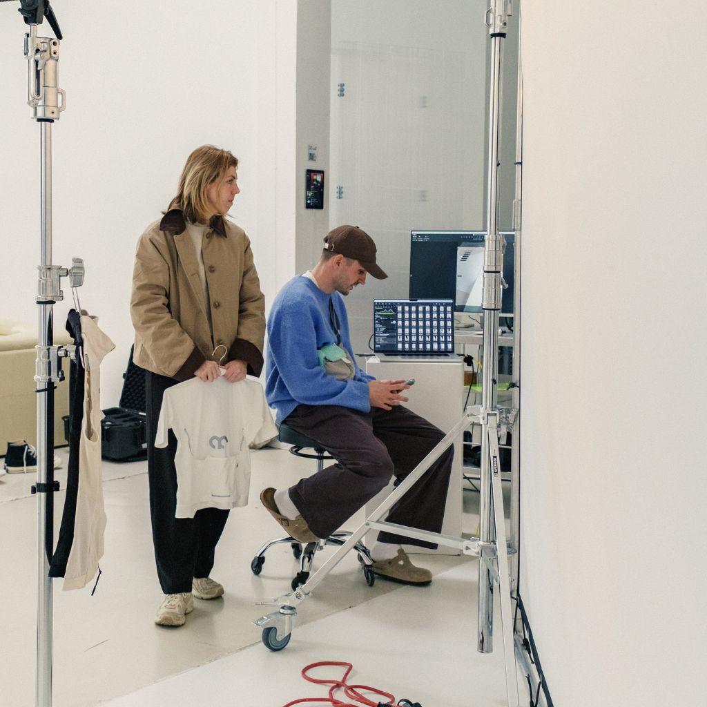 Ein Blick hinter die Kulissen von Straede. Die Gründer beim Studio-Shooting der neuesten Radbekleidungs-Kollektion.