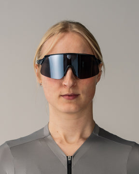 minimalistische Rennrad Sonnenbrille in mit schwarzen Gläsern